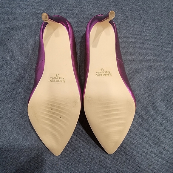 LALA CRYSTAL EMBELLISHED PUMP IN PURPLE METALLIC - Picture 4 of 5